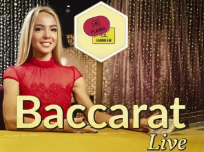 蒯纪闻现场观战F1，与欧阳娜娜合照